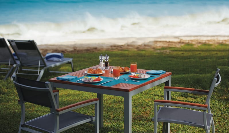 SAii Laguna Phuket Food Beverage Mr Tomyam Dining Table